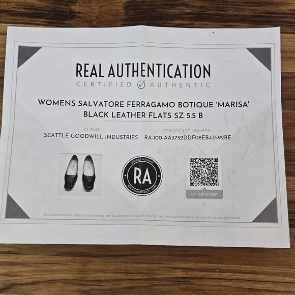 Salvatore Ferragamo 'Marisa' Boutique Black Leather Pumps - Size 5.5 - Picture 13 of 15
